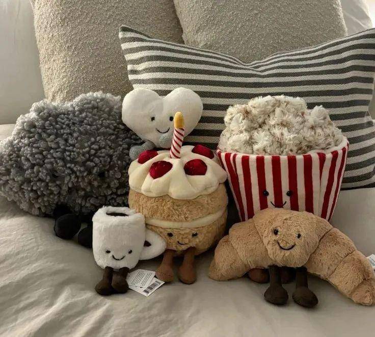 意经：Jellycat背后的品牌共创逻辑澳门新葡京合力造化品牌洞察｜情绪价值的生(图8)